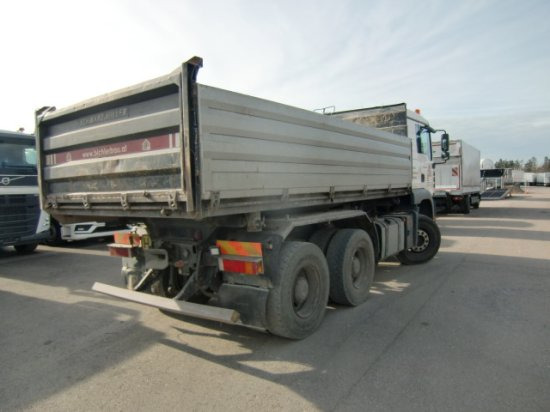 MAN TGA 26.360 6x4 Kipper, Manuel, E3 Schwarzmüller 3-Seitenkipper - Billenőplatós teherautó: 4 kép. MAN TGA 26.360 6x4 Kipper, Manuel, E3 Schwarzmüller 3-Seitenkipper - Billenőplatós teherautó: 4 kép.