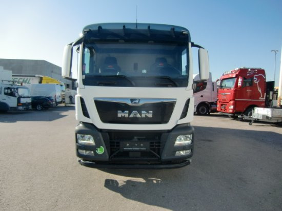 MAN TGS 18.420 Tiertransporter,Euro 6, Manual Seilwinde, el. Ladebordwand Voll Luft - Lószállító kamion: 2 kép. MAN TGS 18.420 Tiertransporter,Euro 6, Manual Seilwinde, el. Ladebordwand Voll Luft - Lószállító kamion: 2 kép.