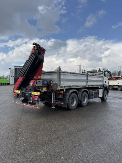 MAN TGS 26.430 6x4 3-Seitenkipper, HMF 2020K-RC Heckkran abnehmbar, - Billenőplatós teherautó, Darus autó: 4 kép. MAN TGS 26.430 6x4 3-Seitenkipper, HMF 2020K-RC Heckkran abnehmbar, - Billenőplatós teherautó, Darus autó: 4 kép.