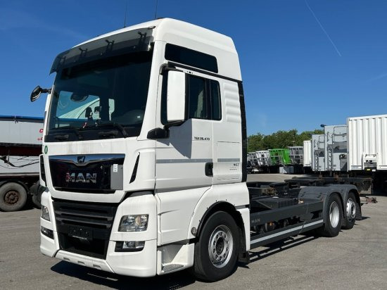 MAN TGX 26.470 XXL, 6x2, Liftachse, EURO6, Intarder, - Cserefelépítményes teherautó: 1 kép. MAN TGX 26.470 XXL, 6x2, Liftachse, EURO6, Intarder, - Cserefelépítményes teherautó: 1 kép.