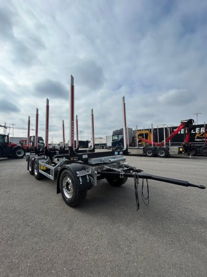 MF-CT, Holzanhänger, 3-Achsen, 4 Rungenpaare, - Rönkszállító pótkocsi: 3 kép. MF-CT, Holzanhänger, 3-Achsen, 4 Rungenpaare, - Rönkszállító pótkocsi: 3 kép.