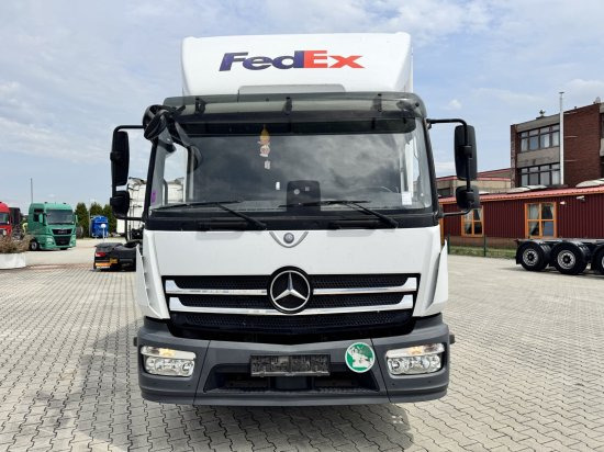 Mercedes-Benz Atego 1524 Koffer mit Hebebühne - Dobozos felépítményű teherautó: 2 kép. Mercedes-Benz Atego 1524 Koffer mit Hebebühne - Dobozos felépítményű teherautó: 2 kép.