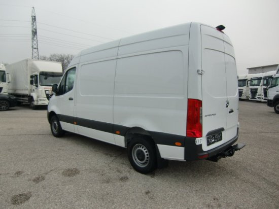 Mercedes-Benz Sprinter 319 CDI Standard, el.Schiebetür - Furgon: 4 kép. Mercedes-Benz Sprinter 319 CDI Standard, el.Schiebetür - Furgon: 4 kép.