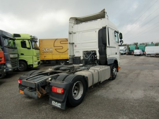 DAF XF 106.460 SC, Automatik, Retarder - Nyergesvontató: 4 kép. DAF XF 106.460 SC, Automatik, Retarder - Nyergesvontató: 4 kép.