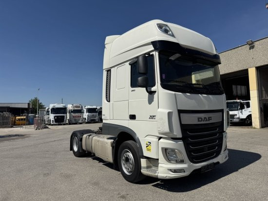 DAF XF 460 SSC, Automatik, EURO6, Standklima - Nyergesvontató: 3 kép. DAF XF 460 SSC, Automatik, EURO6, Standklima - Nyergesvontató: 3 kép.