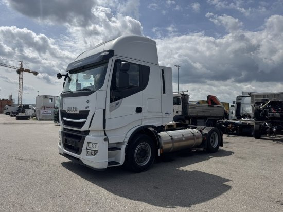 Iveco Stralis 460 Gas, 2 LNG-Tanks, Retarder, - Nyergesvontató: 1 kép. Iveco Stralis 460 Gas, 2 LNG-Tanks, Retarder, - Nyergesvontató: 1 kép.