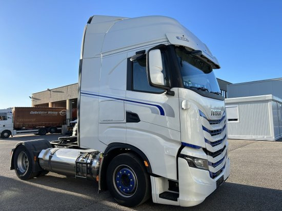 Iveco Stralis 460 Gas, 2 LNG-Tanks, Retarder, Leder - Nyergesvontató: 2 kép. Iveco Stralis 460 Gas, 2 LNG-Tanks, Retarder, Leder - Nyergesvontató: 2 kép.