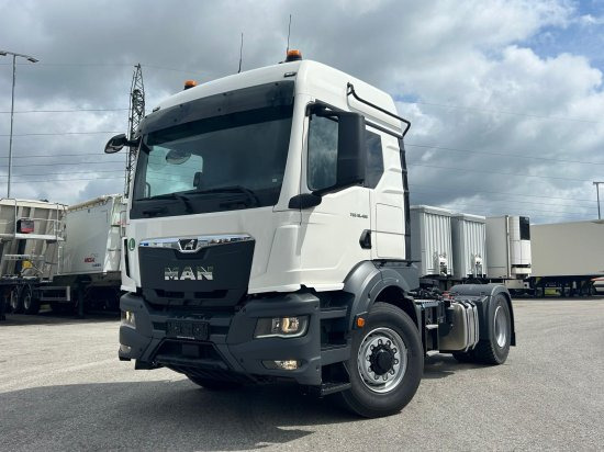 MAN TGS 18.520 4x4 Hydro Pritarder Kipphydraulik - Nyergesvontató: 1 kép. MAN TGS 18.520 4x4 Hydro Pritarder Kipphydraulik - Nyergesvontató: 1 kép.