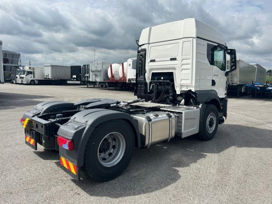 MAN TGS 18.520 4x4 Hydro Pritarder Kipphydraulik - Nyergesvontató: 5 kép. MAN TGS 18.520 4x4 Hydro Pritarder Kipphydraulik - Nyergesvontató: 5 kép.
