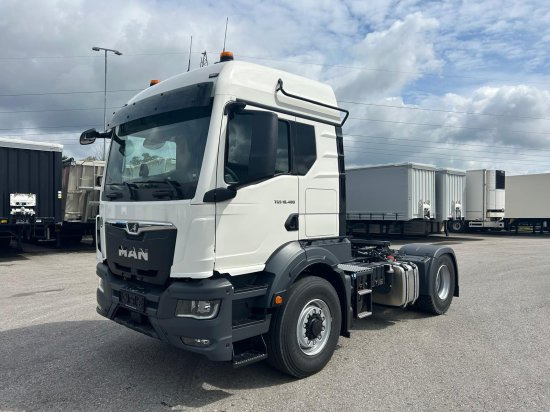 MAN TGS 18.520 4x4 Hydro Pritarder Kipphydraulik - Nyergesvontató: 2 kép. MAN TGS 18.520 4x4 Hydro Pritarder Kipphydraulik - Nyergesvontató: 2 kép.
