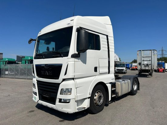 MAN TGX 18.500 XLX, Standklima, Retarder E6 - Nyergesvontató: 2 kép. MAN TGX 18.500 XLX, Standklima, Retarder E6 - Nyergesvontató: 2 kép.