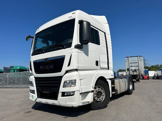 MAN TGX 18.500 XLX, Standklima, Retarder E6 - Nyergesvontató: 1 kép. MAN TGX 18.500 XLX, Standklima, Retarder E6 - Nyergesvontató: 1 kép.