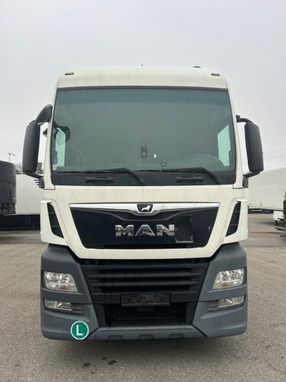 MAN TGX 18.500, XXL, Intarder - Nyergesvontató: 2 kép. MAN TGX 18.500, XXL, Intarder - Nyergesvontató: 2 kép.