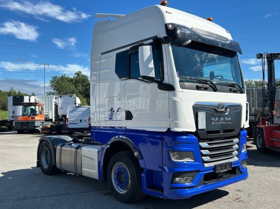MAN TGX 18.520 XXL, EURO 6, Intarder, Hydraulik - Nyergesvontató: 2 kép. MAN TGX 18.520 XXL, EURO 6, Intarder, Hydraulik - Nyergesvontató: 2 kép.