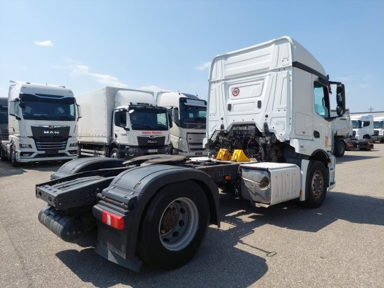 Mercedes-Benz Actros 1840, MP4 - Nyergesvontató: 4 kép. Mercedes-Benz Actros 1840, MP4 - Nyergesvontató: 4 kép.