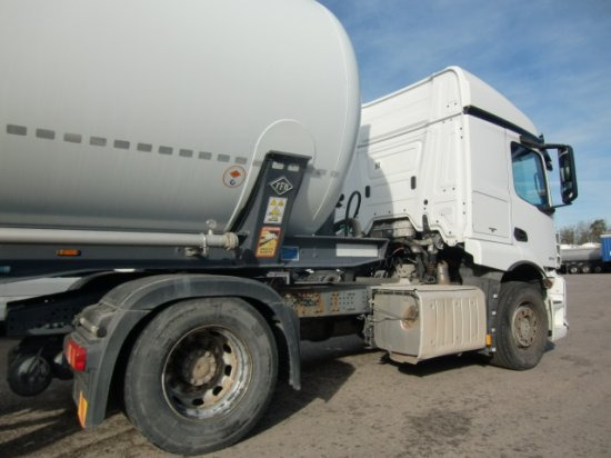 Mercedes-Benz Actros 1840, MP4 - Nyergesvontató: 4 kép. Mercedes-Benz Actros 1840, MP4 - Nyergesvontató: 4 kép.