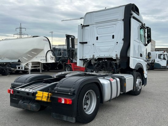 Mercedes-Benz Actros 1845 - Nyergesvontató: 5 kép. Mercedes-Benz Actros 1845 - Nyergesvontató: 5 kép.