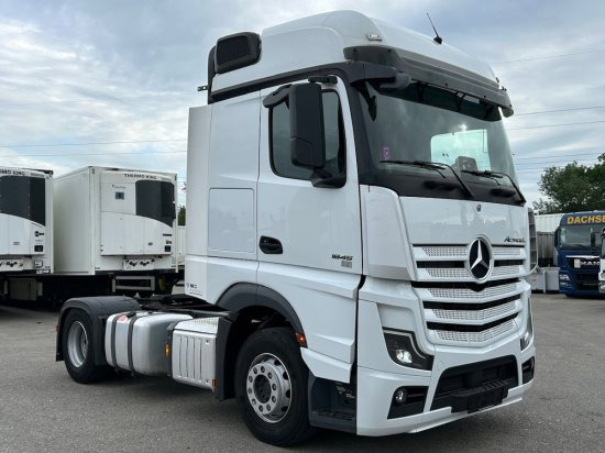 Mercedes-Benz Actros 1845 - Nyergesvontató: 3 kép. Mercedes-Benz Actros 1845 - Nyergesvontató: 3 kép.