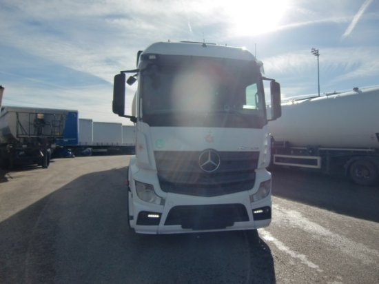 Mercedes-Benz Actros 1845, MP4 - Nyergesvontató: 2 kép. Mercedes-Benz Actros 1845, MP4 - Nyergesvontató: 2 kép.