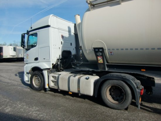 Mercedes-Benz Actros 1845, MP4 - Nyergesvontató: 5 kép. Mercedes-Benz Actros 1845, MP4 - Nyergesvontató: 5 kép.