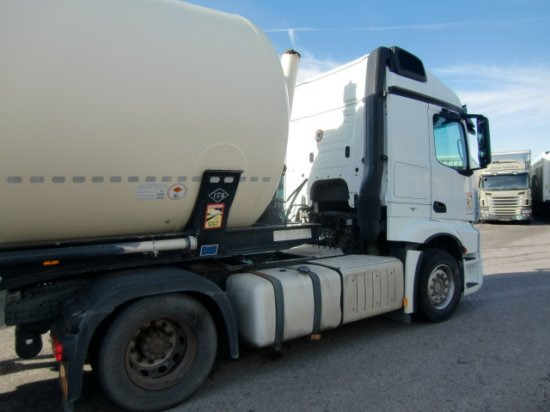 Mercedes-Benz Actros 1845, MP4 - Nyergesvontató: 4 kép. Mercedes-Benz Actros 1845, MP4 - Nyergesvontató: 4 kép.