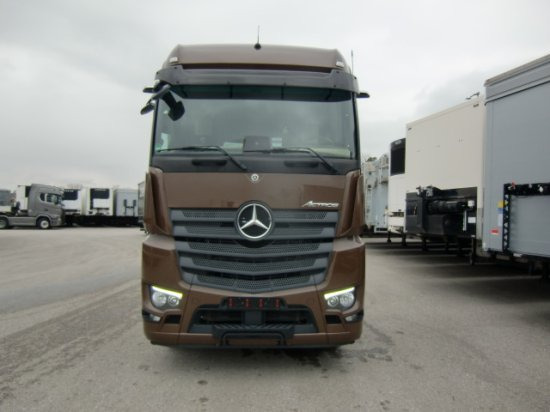 Mercedes-Benz Actros 1848 Gigaspace, Retarder, Standklima Retarder, Mirrow Cam - Nyergesvontató: 2 kép. Mercedes-Benz Actros 1848 Gigaspace, Retarder, Standklima Retarder, Mirrow Cam - Nyergesvontató: 2 kép.