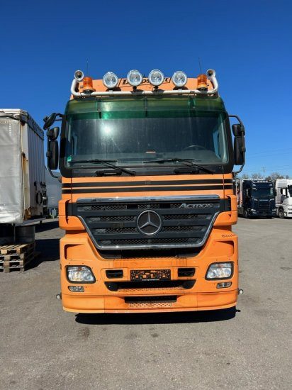 Mercedes-Benz Actros 2654 / V8 6x4 SZM, Kipphydraulik Blatt-Luft, E4 - Nyergesvontató: 2 kép. Mercedes-Benz Actros 2654 / V8 6x4 SZM, Kipphydraulik Blatt-Luft, E4 - Nyergesvontató: 2 kép.