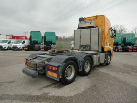 Volvo FH 16 700 6x4T, E5, Kipphydraulik I Shift, Schwerlastkupplung - Nyergesvontató: 4 kép. Volvo FH 16 700 6x4T, E5, Kipphydraulik I Shift, Schwerlastkupplung - Nyergesvontató: 4 kép.