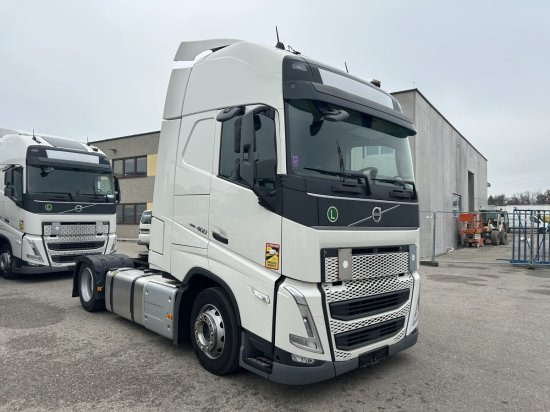 Volvo FH 460 E6, Low Deck , I Save I-Shift, Standklima - Nyergesvontató: 1 kép. Volvo FH 460 E6, Low Deck , I Save I-Shift, Standklima - Nyergesvontató: 1 kép.