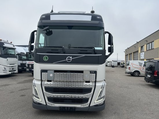 Volvo FH 460 E6, Low Deck , I Save I-Shift, Standklima - Nyergesvontató: 2 kép. Volvo FH 460 E6, Low Deck , I Save I-Shift, Standklima - Nyergesvontató: 2 kép.