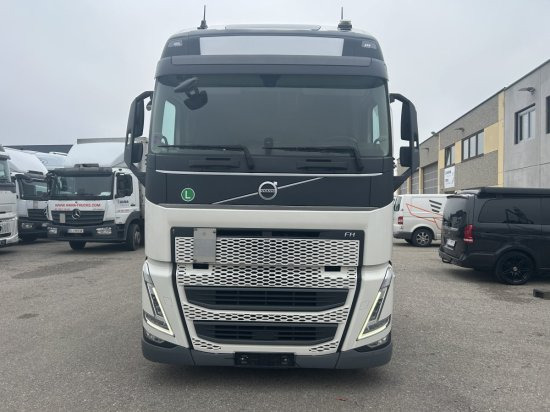Volvo FH 500 E6, Low Deck, I-Shift, Voll-Luft, Standklima I Save - Nyergesvontató: 2 kép. Volvo FH 500 E6, Low Deck, I-Shift, Voll-Luft, Standklima I Save - Nyergesvontató: 2 kép.
