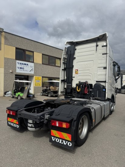 Volvo FH 500 E6, Low Deck , Standklima, 2 Stück - Nyergesvontató: 4 kép. Volvo FH 500 E6, Low Deck , Standklima, 2 Stück - Nyergesvontató: 4 kép.