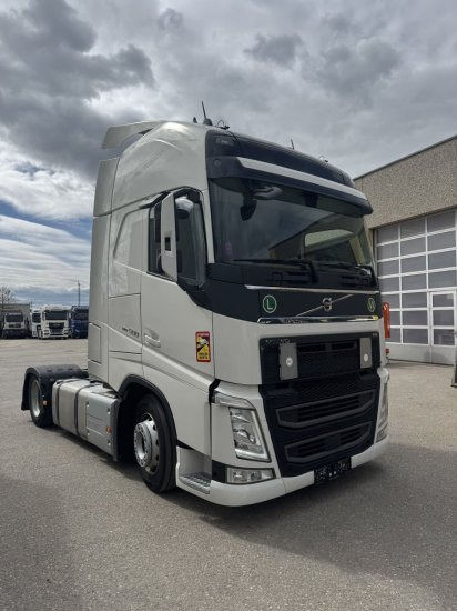Volvo FH 500 E6, Low Deck , Standklima, 2 Stück - Nyergesvontató: 1 kép. Volvo FH 500 E6, Low Deck , Standklima, 2 Stück - Nyergesvontató: 1 kép.