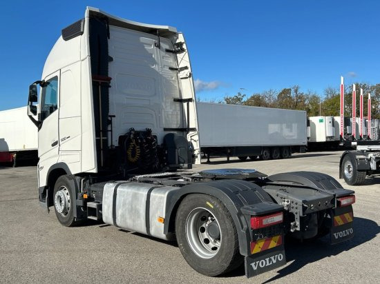 Volvo FH 500 EURO 6, I-Shift, Globetrotter - Nyergesvontató: 4 kép. Volvo FH 500 EURO 6, I-Shift, Globetrotter - Nyergesvontató: 4 kép.