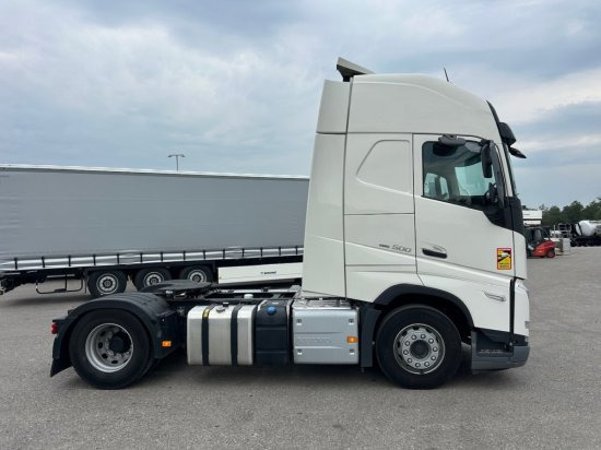 Volvo FH 500 EURO 6, I-Shift, Globetrotter, Standklima - Nyergesvontató: 4 kép. Volvo FH 500 EURO 6, I-Shift, Globetrotter, Standklima - Nyergesvontató: 4 kép.