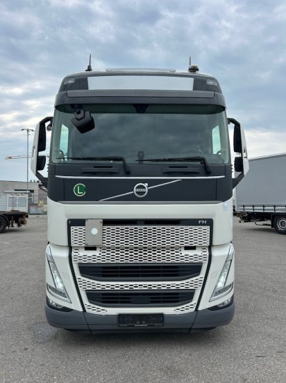Volvo FH 500 EURO 6, I-Shift, Globetrotter, Standklima - Nyergesvontató: 2 kép. Volvo FH 500 EURO 6, I-Shift, Globetrotter, Standklima - Nyergesvontató: 2 kép.