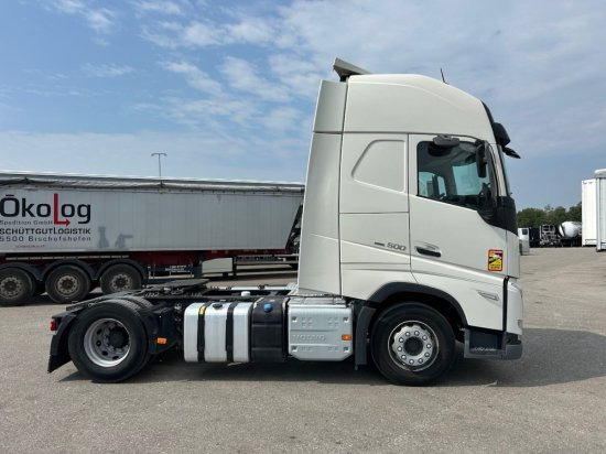 Volvo FH 500 EURO 6, I-Shift, Globetrotter, Standklima - Nyergesvontató: 4 kép. Volvo FH 500 EURO 6, I-Shift, Globetrotter, Standklima - Nyergesvontató: 4 kép.