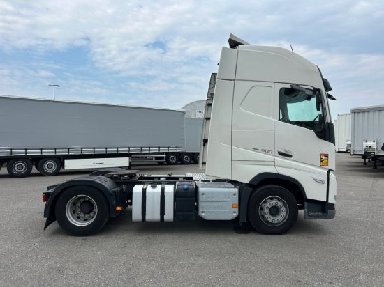 Volvo FH 500 EURO 6, I-Shift, Globetrotter, Standklima - Nyergesvontató: 4 kép. Volvo FH 500 EURO 6, I-Shift, Globetrotter, Standklima - Nyergesvontató: 4 kép.