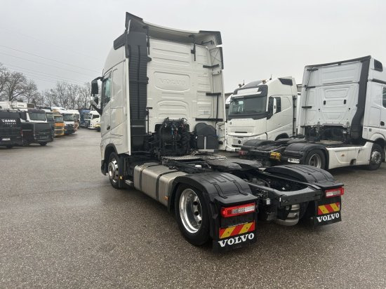 Volvo FH 500 XL, Alufelgen, Standklima, Voll-Luft - Nyergesvontató: 4 kép. Volvo FH 500 XL, Alufelgen, Standklima, Voll-Luft - Nyergesvontató: 4 kép.