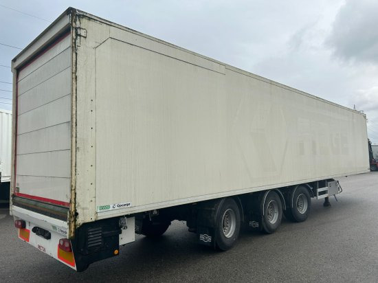 Pacton TRD 345, 3-Achs Rollboden, Kofferauflieger, Förderband, 2xLenkachse! - Félpótkocsi dobozos: 2 kép. Pacton TRD 345, 3-Achs Rollboden, Kofferauflieger, Förderband, 2xLenkachse! - Félpótkocsi dobozos: 2 kép.