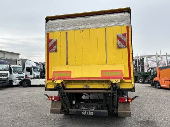 Saxas, Anhängewagen Kofferaufbau mit Hebebühne - Pótkocsi dobozos: 3 kép. Saxas, Anhängewagen Kofferaufbau mit Hebebühne - Pótkocsi dobozos: 3 kép.