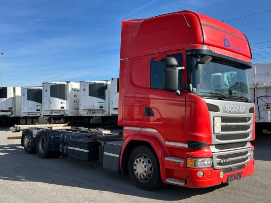 Scania R410 6x2 Topline, BDF, E6, Automatik, Redarter, Standklima, Liftachse - Cserefelépítményes teherautó: 3 kép. Scania R410 6x2 Topline, BDF, E6, Automatik, Redarter, Standklima, Liftachse - Cserefelépítményes teherautó: 3 kép.