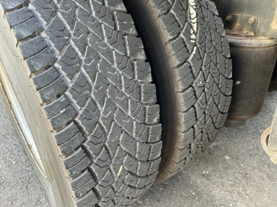 Horgos rakodó teherautó, Darus autó Scania R580 6x2, Schrottkran, E6, Lenk-Lift-Achse: 15 kép.