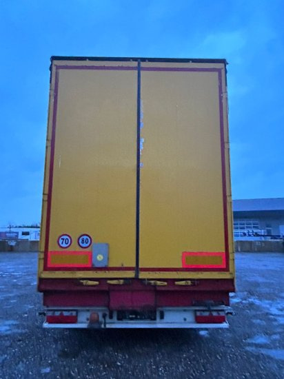 Schwarzmüller ,Fahrzeugtransporter, Mulde + Hubdach, Edscha-Verdeck, Auffahrtsrampen - Ponyvás félpótkocsi: 5 kép. Schwarzmüller ,Fahrzeugtransporter, Mulde + Hubdach, Edscha-Verdeck, Auffahrtsrampen - Ponyvás félpótkocsi: 5 kép.