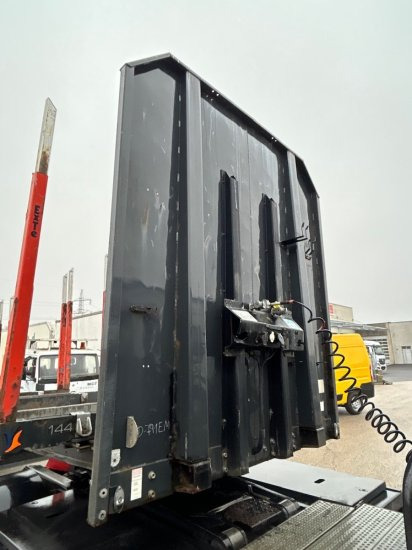 Schwarzmüller Holzauflieger 10 Rungenpaare SAF Achsen, Liftachse - Rönkszállító félpótkocsi: 2 kép. Schwarzmüller Holzauflieger 10 Rungenpaare SAF Achsen, Liftachse - Rönkszállító félpótkocsi: 2 kép.