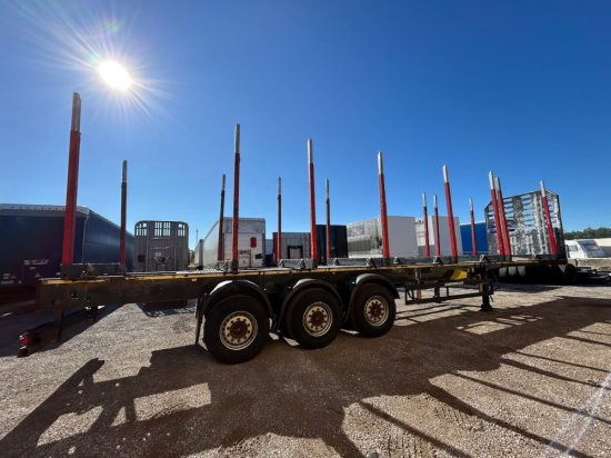 Schwarzmüller Holzauflieger, 8 Rungenpaare, SAF-Achsen, Liftachse - Rönkszállító félpótkocsi: 4 kép. Schwarzmüller Holzauflieger, 8 Rungenpaare, SAF-Achsen, Liftachse - Rönkszállító félpótkocsi: 4 kép.