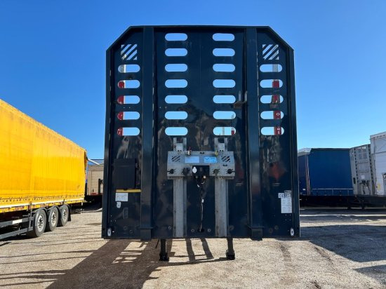 Schwarzmüller Holzauflieger, 8 Rungenpaare, SAF-Achsen, Liftachse - Rönkszállító félpótkocsi: 2 kép. Schwarzmüller Holzauflieger, 8 Rungenpaare, SAF-Achsen, Liftachse - Rönkszállító félpótkocsi: 2 kép.