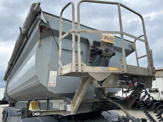 Schwarzmüller Kippmulde 25m³, SAF, Rollplane, Podest, HYVA - Félpótkocsi billenőplatós: 3 kép. Schwarzmüller Kippmulde 25m³, SAF, Rollplane, Podest, HYVA - Félpótkocsi billenőplatós: 3 kép.