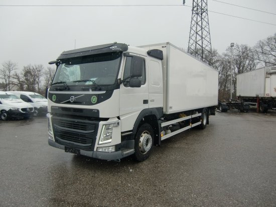 Volvo FM 420 Koffer mit Ladebordwand - Dobozos felépítményű teherautó: 1 kép. Volvo FM 420 Koffer mit Ladebordwand - Dobozos felépítményű teherautó: 1 kép.