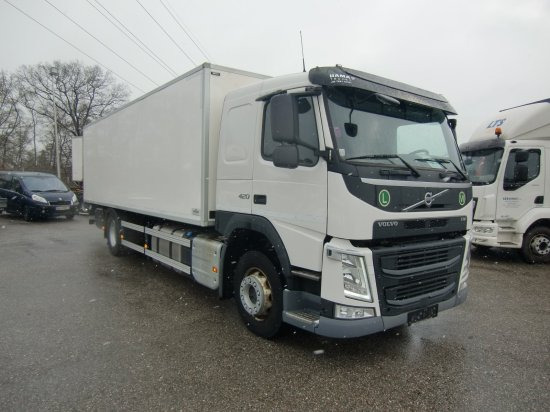 Volvo FM 420 Koffer mit Ladebordwand - Dobozos felépítményű teherautó: 3 kép. Volvo FM 420 Koffer mit Ladebordwand - Dobozos felépítményű teherautó: 3 kép.